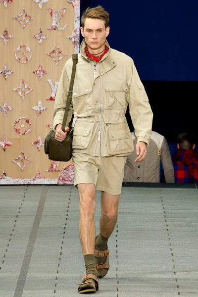 Look 25